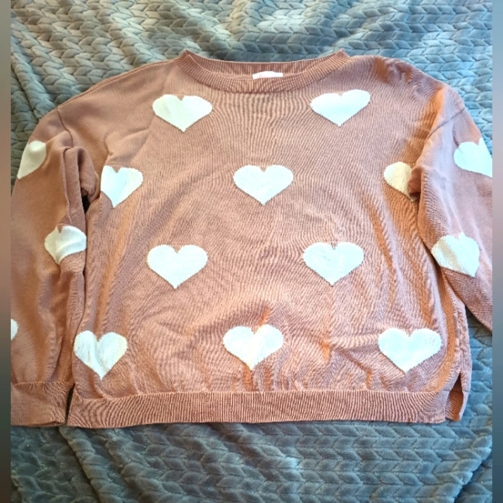 Khaki & White Heart Sweater 🤍